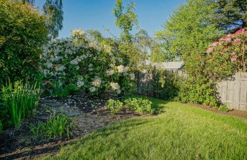 #StayinMyDistrict Modern Mid-Century Retreat - Foto 51