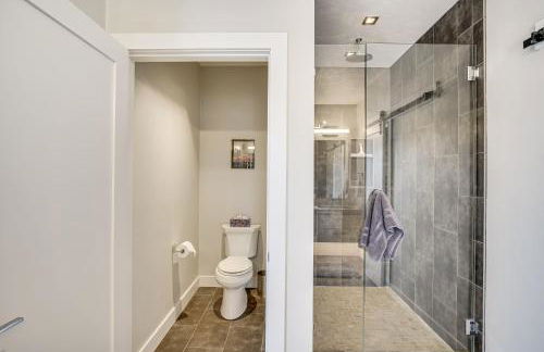 Road America Retreat Modern Villa with Garage! - Foto 15