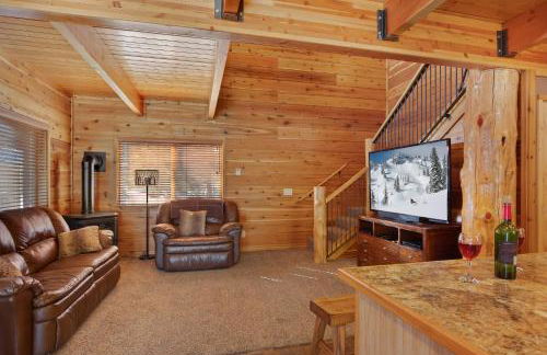 Rimfire Refuge by KABINO Hot Tub Fire Pit Sauna PS3 Grill WiFi Loft - Foto 16