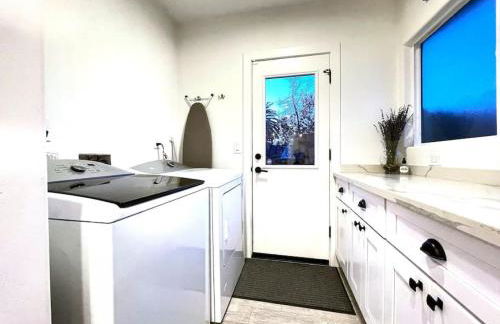 King Bed-Private Yard-Driveway Parking - Photo 11