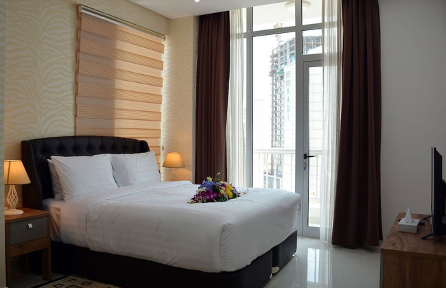 President Waves - Photo 5