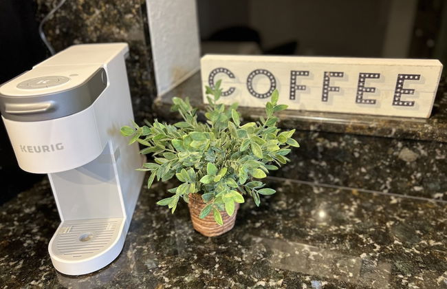 Stunning 3-bed House in Hollywood With hot tub - Photo 14