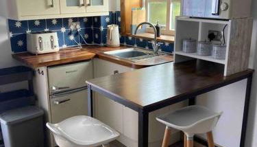 The Hideaway at Peacock Farm - Photo 4, toaster, minibar