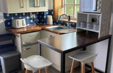 The Hideaway at Peacock Farm - Photo 4