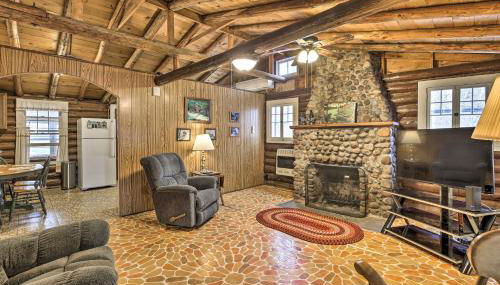 Lakefront 1930s Log Cabin with Dock and Fire Pit! - Foto 5