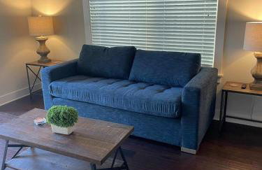 Spacious 4 King Room Belmont Home 2 Living Rooms Walk to Belmont & Vanderbilt Large Dining Table Smart TVs Parking 24 Hr Hospitality Near Music Row & The Gulch 2 miles to Broadway - Foto 7