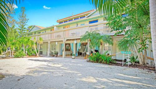 Newly remodeled 8-steps to sand path of Beach! Unit A - Foto 5