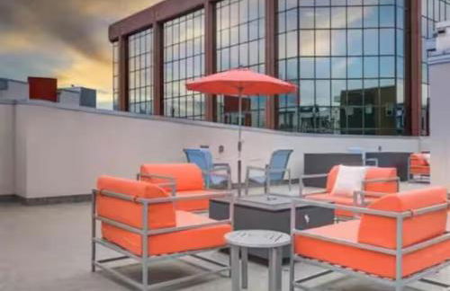 Modern Resort Styled 2BR Apt W Pool, Gym & Hot Tub - Foto 32