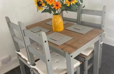 2 Bed Apartment Near Yeovil Hospital & Leonardo - Foto 5