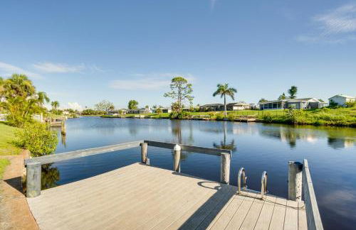 Canal-Front Home with Dock and Patio in North Port - Foto 2