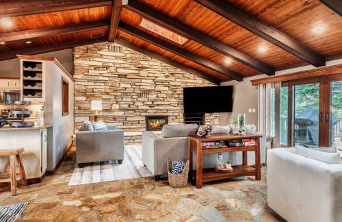 Waterfront Home with Dock Sleeps 8 - Foto 1