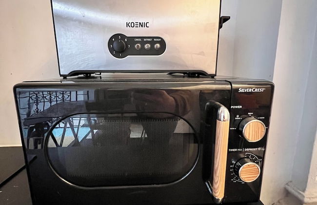 Chic Comfortable Loft and Natural Light - Photo 3