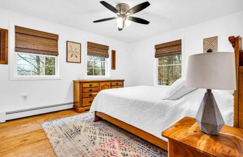 Thomas Trail - Game Room, Fire Pit, 1 min to Ski Mountain & Shared Beach! - Foto 18