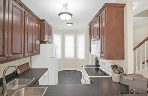 Cozy 2BR Home Near Ft Jackson - Photo 23