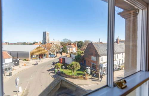 High View, Southwold High Street (2 bed, 2 bath, allocated parking, balcony) - Foto 1