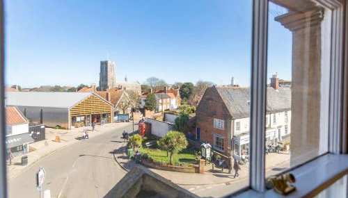 High View, Southwold High Street (2 bed, 2 bath, allocated parking, balcony) - Foto 1