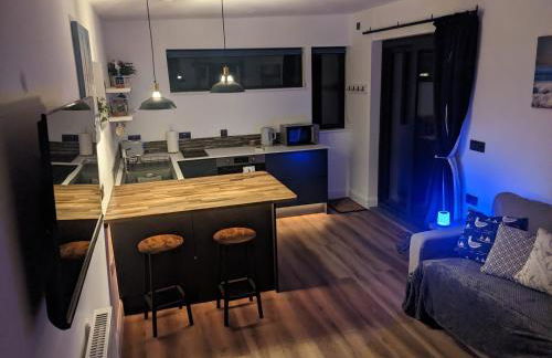 Modern cosy apartment walking distance to many cove beaches and coast path walks as well as the famous Helford river - Foto 1