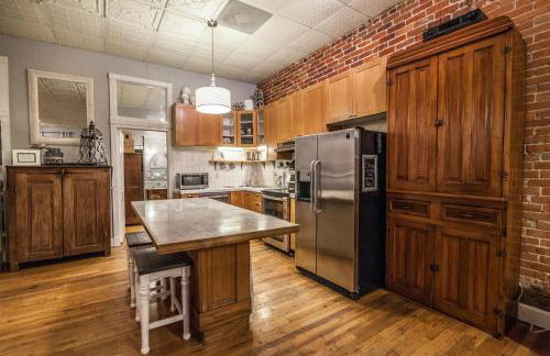 Elegant Loft-style Retreat in Old Firehouse Alley - Foto 5