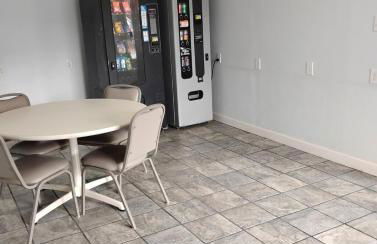 Gated 1 King Bedroom 1 Bath Apt with Full Kitchen 129 - Foto 2