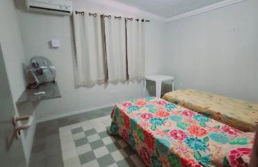 CASA - localizada no centro de Campo Grande - 2 quartos com ar e garagem para 2 carros - Foto 3