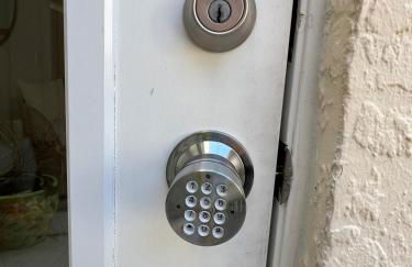 Beachside Modern Wellness Villa with Spacious Patio - Photo 36