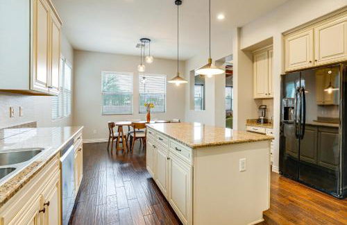 Pool, Views and Ample Space! Sunny Goodyear Retreat - Foto 15