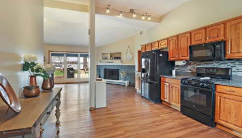 Meyers Bay Sunset Lakefront Cottage in Fox Lake with Boat Pier - Foto 2