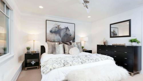 Updated 3BR, 3BA with Pool - Steps to Town - Foto 3