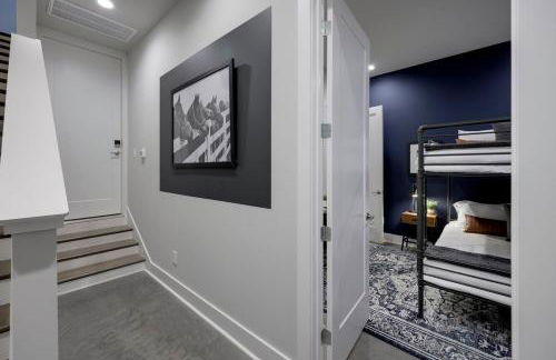 New Lux Townhome 6 mins to DT Rooftop Sleeps 12 - Foto 25