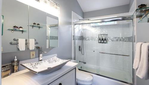 New Oasis -Spa -Firepit -BBQ- Decks-Pet friendly - Foto 3