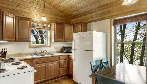 Minnesota Glamping Retreat in Lakeside Cabin for 6 in Fergus Falls - Foto 2