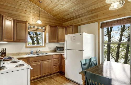 Minnesota Glamping Retreat in Lakeside Cabin for 6 in Fergus Falls - Foto 2