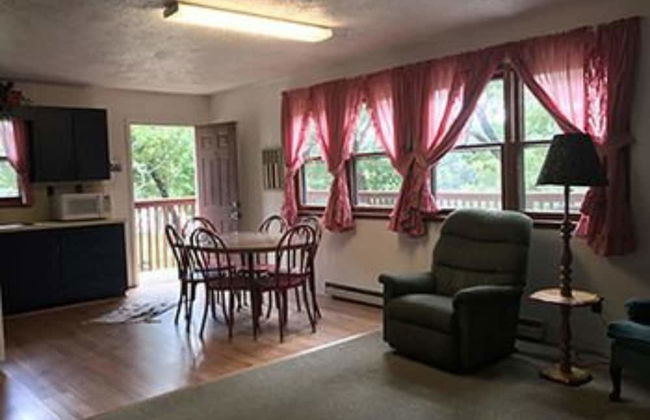 Calm Waters Cabin Resort - Photo 7