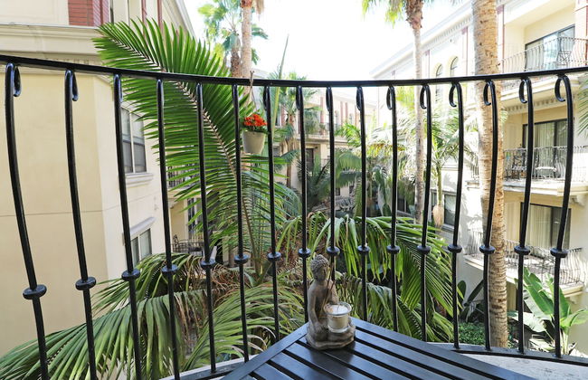 LAs Premier Apartments - Photo 61