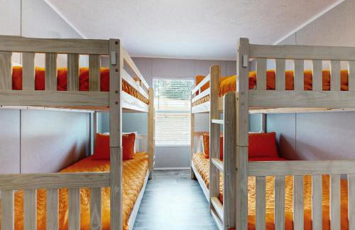 New Lake Home Sleeps 14 Private Dock Deck Grill - Foto 21