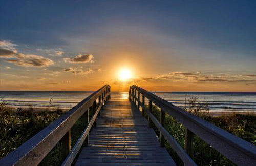 Waterfront Luxury w/ Heated Salt Pool & Golf Cart - Foto 67