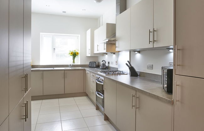 Campbell Park by ShortstayMK - Photo 12