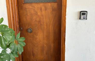 Marble and Wood Retreat - Foto 8