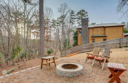 Steps to Lake Lanier Wooded Escape with Boat Dock - Foto 34