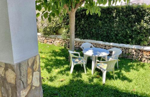 Bajo con jardín y piscina frente a Cala Forcat. - Foto 49