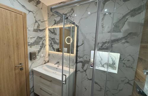 Modern Athens Suite - 160m from Metro - 3min Piraeus Port - 6 Guests - Foto 34