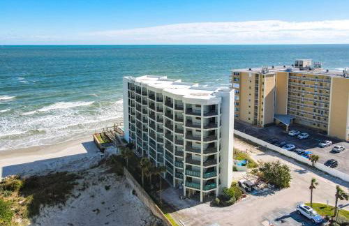 Ocean View with a beachfront pool at Ocean Trillium Condo ~ 702 - Foto 15