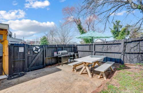 Quaint Cottage in heart of LYH - POOL with HOT TUB! - Foto 42