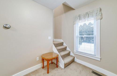 Near Hiking and Skiing Cozy Home in Cortland! - Photo 15