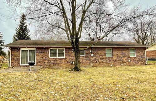 Rustic Chic in Charming Center Grove w Fenced Yard - Foto 33