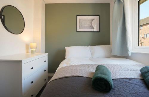 Stupton House, Large 3 Bed House that Sleeps 8 with Full Size Pool Table & FREE Parking - Hosted by Stay Host Save - Foto 40