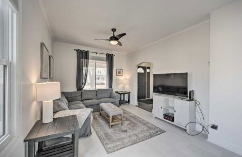 Trendy Superior Home Perfect for Groups! - Foto 1