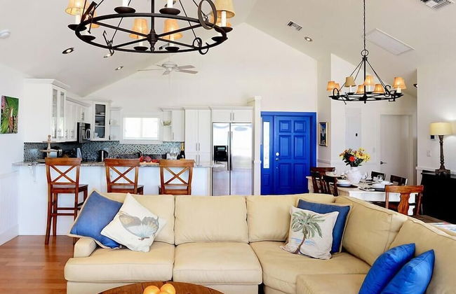 The Cottage at Rum Point - Private Getaway - Photo 3