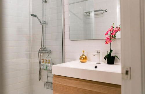 Cozy Suite next to Plaza del Ayuntamiento - Photo 17