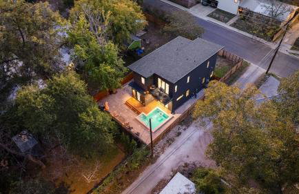 Stylish Home with Firepit Balcony Steps from Austin’s Best Near Rainey St Lady Bird Lake Downtown The Ashlee by AvantStay - Foto 46